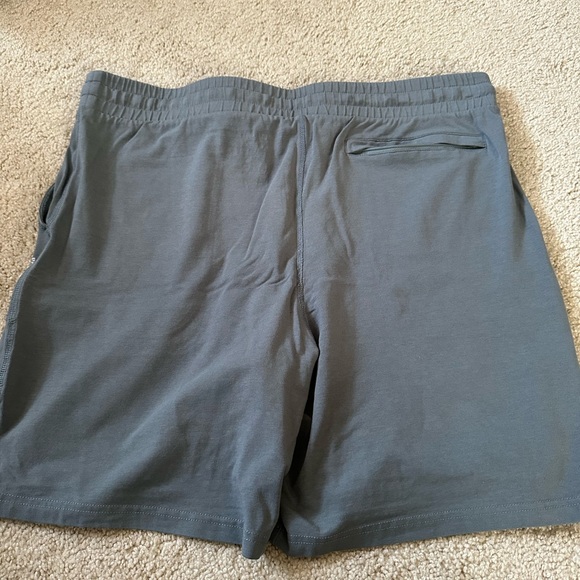 Men's Gray Shorts. Sz XL. Like New. - Picture 3 of 3